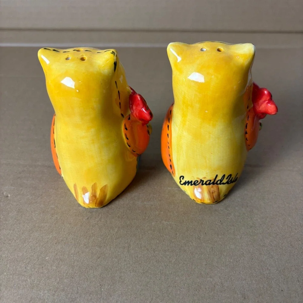 Emerald Isle Ceramic Owl Salt‎ and Pepper Shaker Set Yellow Blue Flower Design